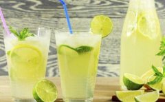 「檸檬水」飲用檸檬水對健康具體有哪些功效