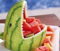 「西瓜皮」夏天吃完西瓜記得用西瓜皮養(yǎng)生